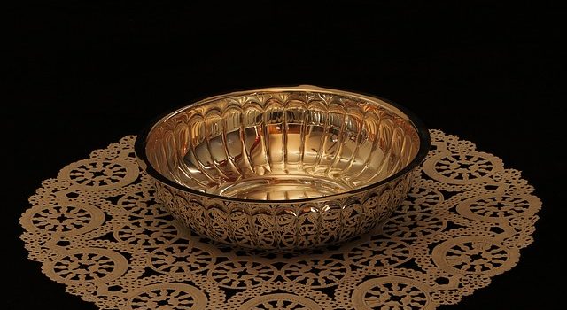 ゆで卵と相性の悪い器 ゆで卵と相性の悪い器