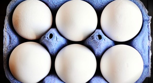 ココット型入り半熟卵を美しく仕上げる ココット型入り半熟卵を美しく仕上げる