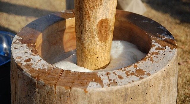餅つきと水