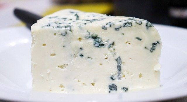 チーズを食べると悪夢を見る？