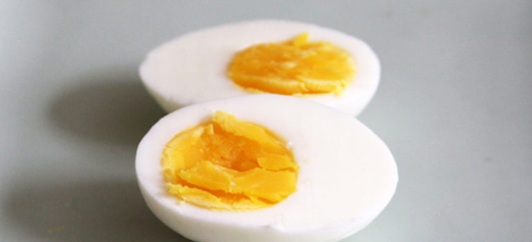 硬ゆで卵の黄身が粉っぽくなる理由
