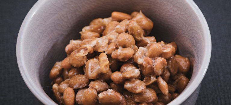 辛い食べ物に納豆を加える 辛い食べ物に納豆を加える