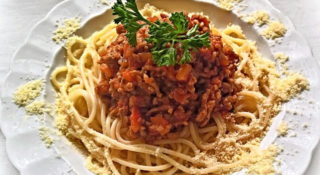 ソースをパスタにかけるのではなく、パスタをソースの中に入れるべき？